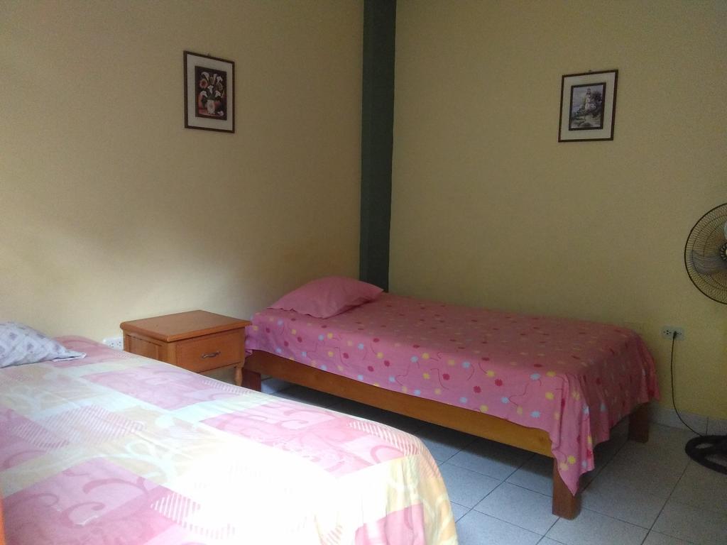 איקיטוס Hostal El Colibri חדר תמונה