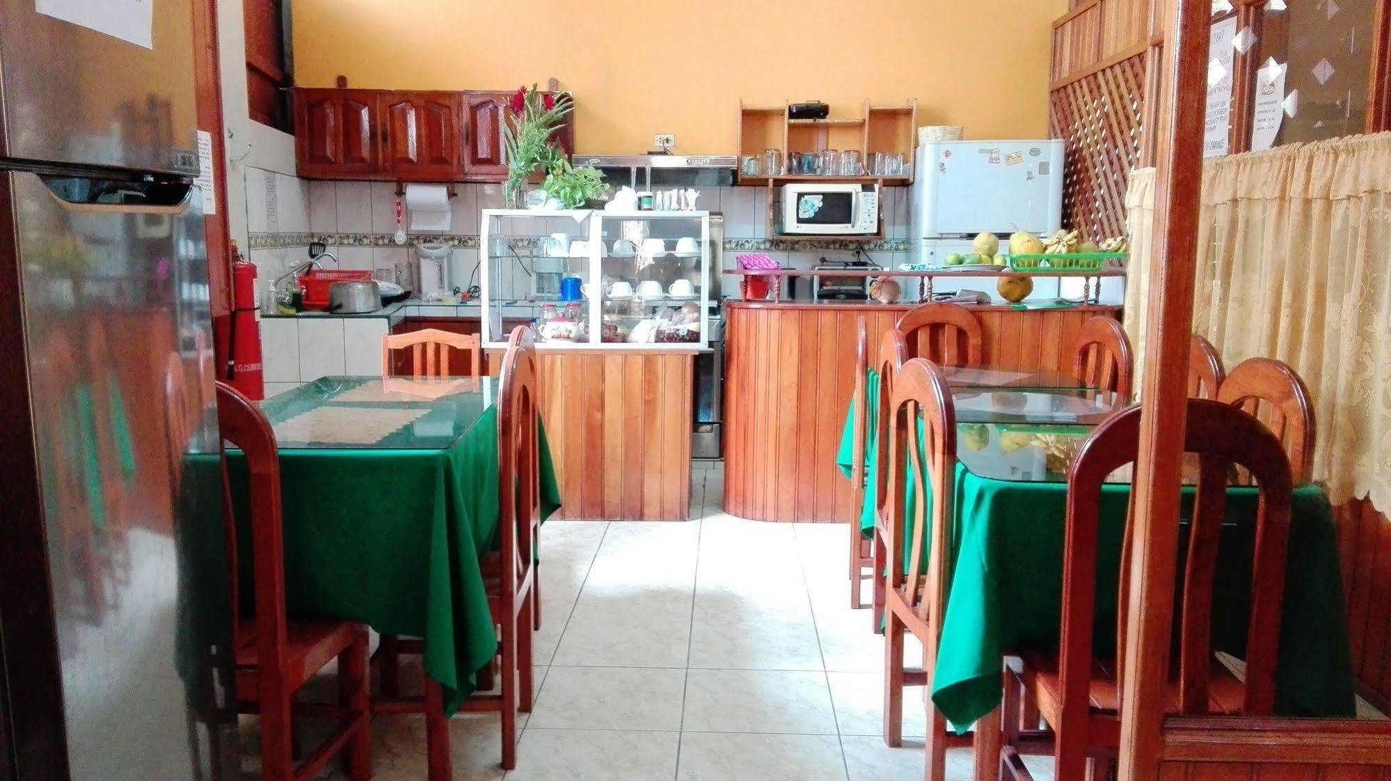 איקיטוס Hostal El Colibri מראה חיצוני תמונה