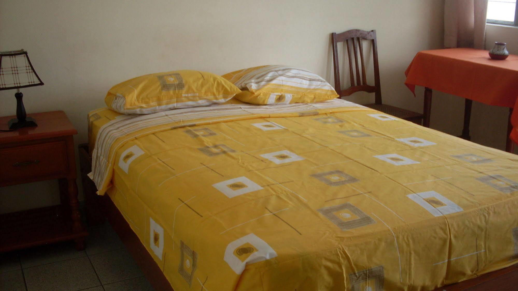 איקיטוס Hostal El Colibri מראה חיצוני תמונה