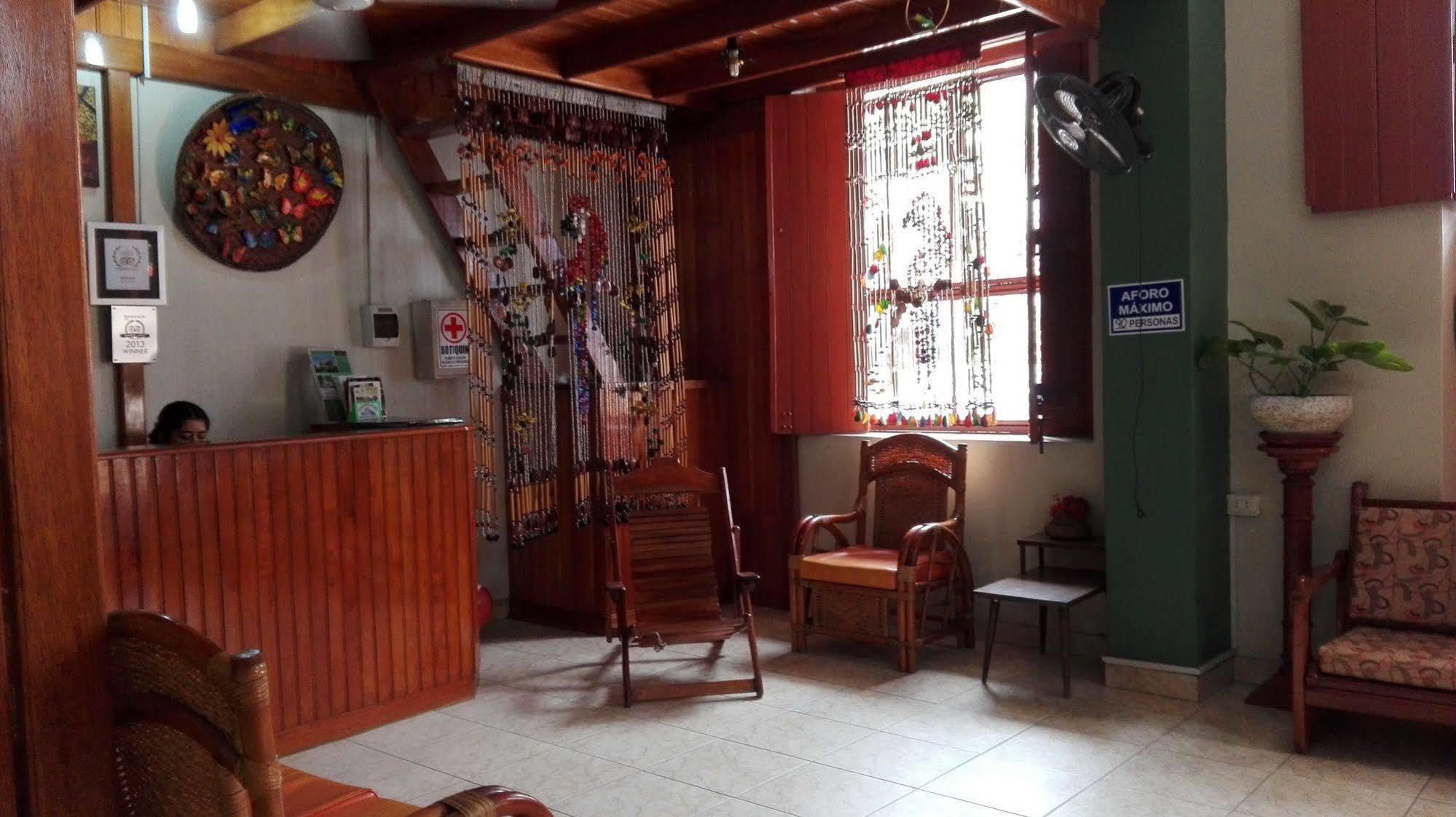 איקיטוס Hostal El Colibri מראה חיצוני תמונה