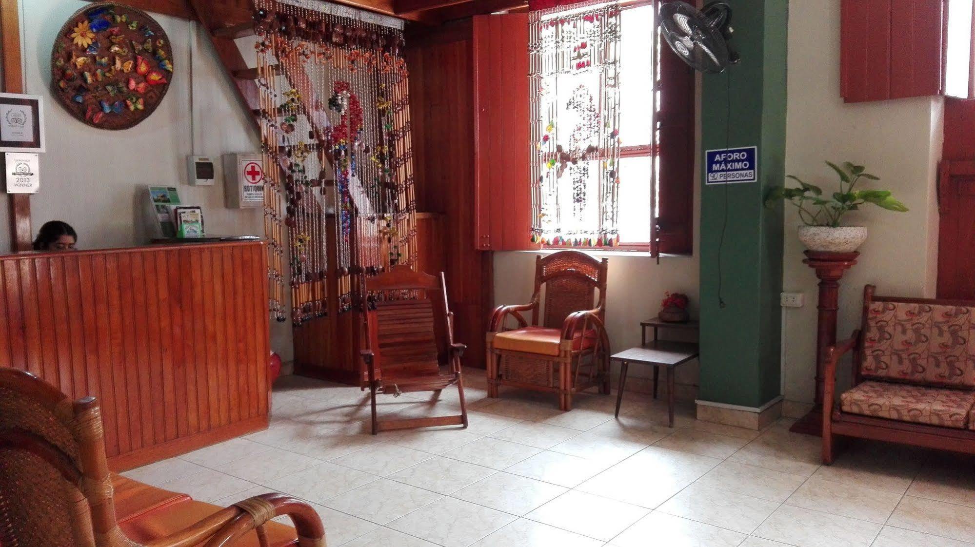 איקיטוס Hostal El Colibri מראה חיצוני תמונה