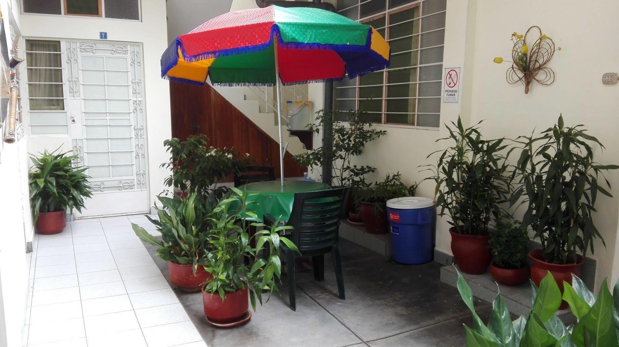 איקיטוס Hostal El Colibri מראה חיצוני תמונה