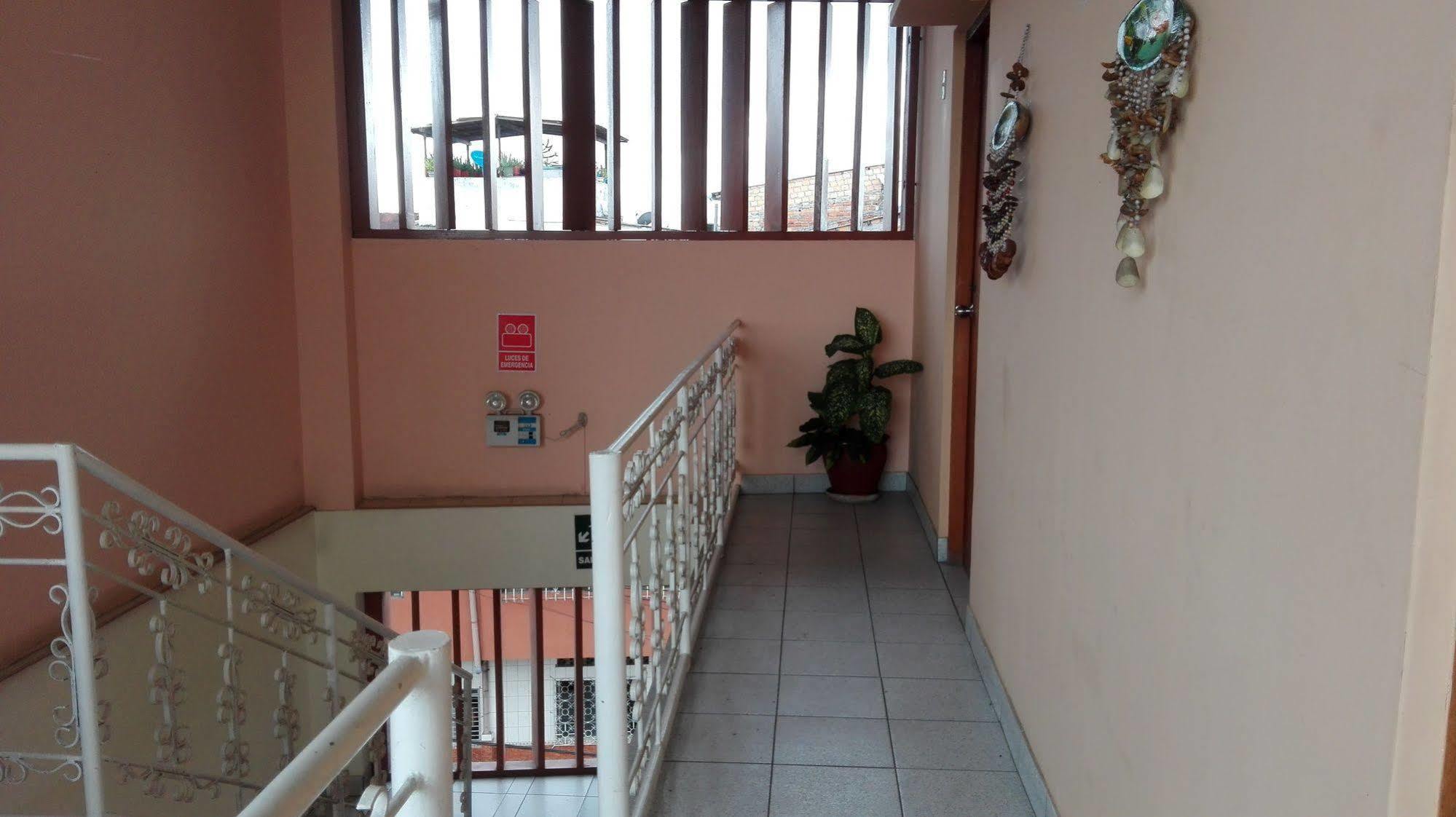 איקיטוס Hostal El Colibri מראה חיצוני תמונה